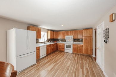 50 Dutton Rd, Pelham, NH 03076 - photo 5