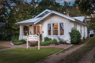 307 E San Antonio St, Fredericksburg, TX 78624 - photo 3