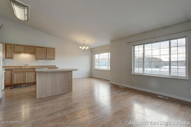 Kitchen & dining area