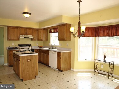 239 Heatherfield Dr, Souderton, PA 18964 - photo 3