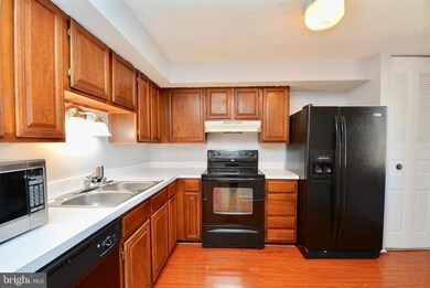 8674 Bent Arrow Ct, Springfield, VA 22153 - photo 7