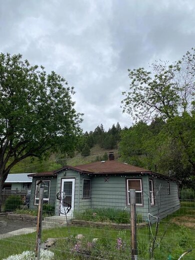 122 N Clark St, Canyon City, OR 97820 - photo 2