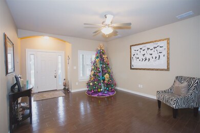 611 Longspur Ct, Laredo, TX 78045 - photo 2