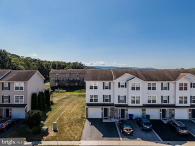 3578 Pinecrest Ct unit 16, Fayetteville, PA 17222 - photo 3