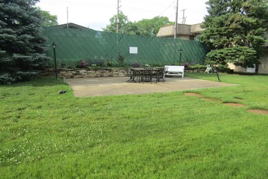 3N550 Crown Rd unit 1, Elmhurst, IL 60126 - photo 6