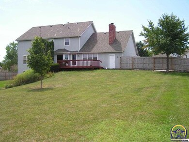 900 SE Oakridge Ln, Topeka, KS 66609 - photo 2