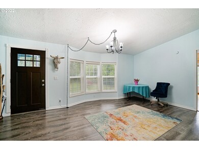 Living Room/Entrance