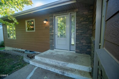 24-PREDana-0037-1957 N 20th-Exteriors A-
