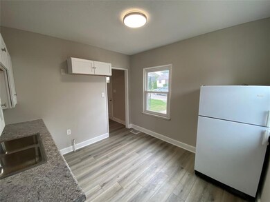 3927 13th St, Des Moines, IA 50313 - photo 4