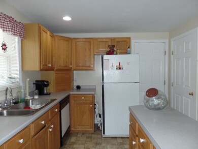 68 Blevens Dr, Manchester, NH 03104 - photo 5