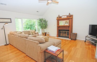 MLS4_DSC_0018_living 2