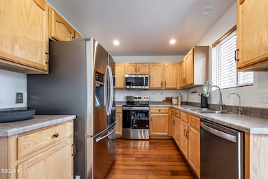 005_1189foxcrestdrive-23_780