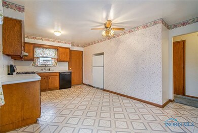 Large eat-in kitchen