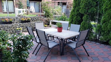 11 Gateway Dr unit 167, Staten Island, NY 10304 - photo 2