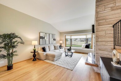 1128 Olympus Dr, Naperville, IL 60540 - photo 3