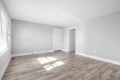 950 Greenwood Ct, Clarksville, TN 37040 - photo 5