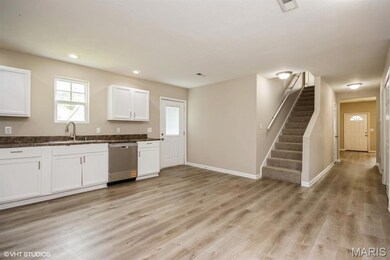 713 S Jackson St, Litchfield, IL 62056 - photo 6