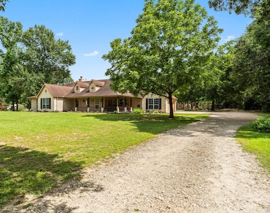 Charming single-story home with a spacious front y