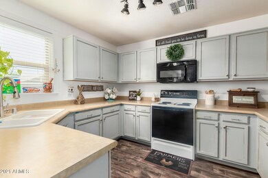 06 - Kitchen