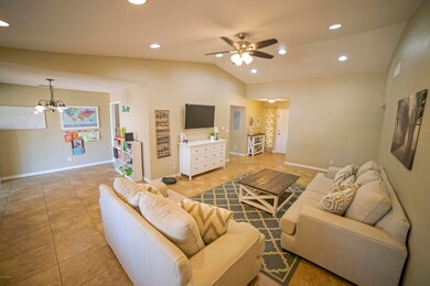 7532 E Dulciana Cir unit 6, Mesa, AZ 85208 - photo 3