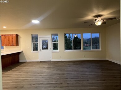 152 Elkton St, Sutherlin, OR 97479 - photo 2