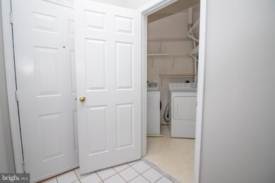 46614 Drysdale Terrace unit 201, Sterling, VA 20165 - photo 5