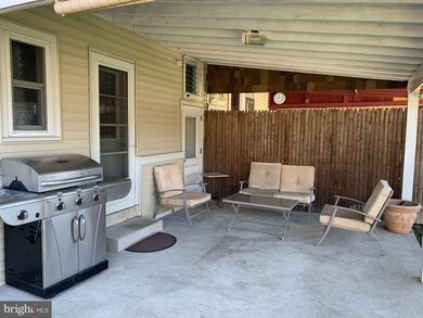 2227 Noble St, Reading, PA 19609 - photo 7