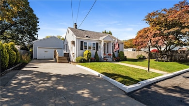 38 Parade Rd, Warwick, RI 02886 - photo 2