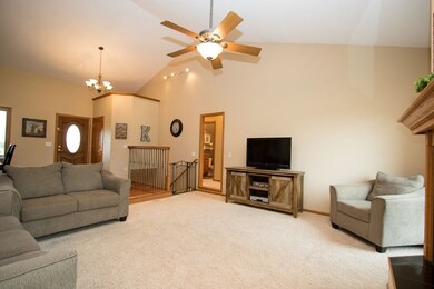 N9354 Wood Duck Cir, Belleville, WI 53508 - photo 4