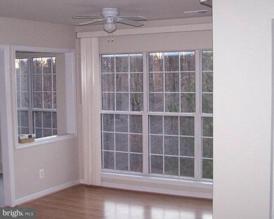 9232 Cardinal Forest Ln unit 302, Lorton, VA 22079 - photo 4