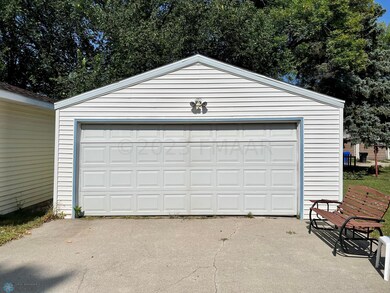 1629 6th Ave S, Fargo, ND 58103 - photo 2