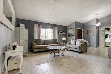 910 W Vaughn St-7
