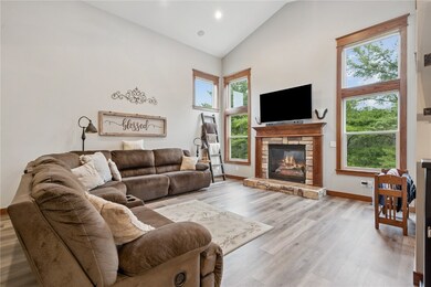 4116 Whitewood Ct NE, Cedar Rapids, IA 52411 - photo 4