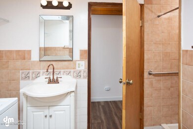 Bathroom_DMD_2187-SMALL