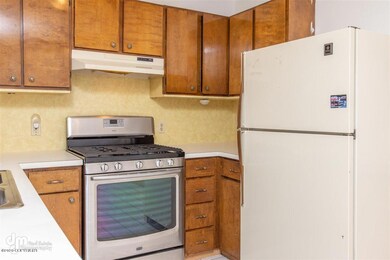 08-Kitchen-stove corner