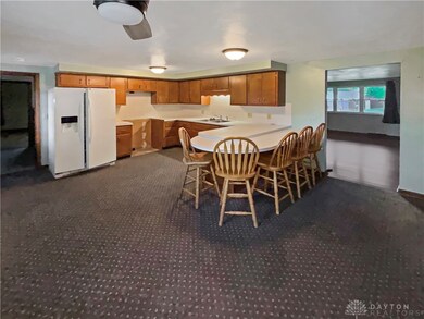 1215 Parkway Dr, Greenville, OH 45331 - photo 4