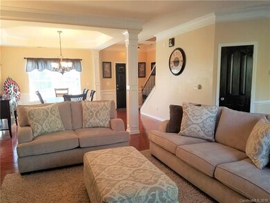 Open floor plan, perfect for entertaining guests!