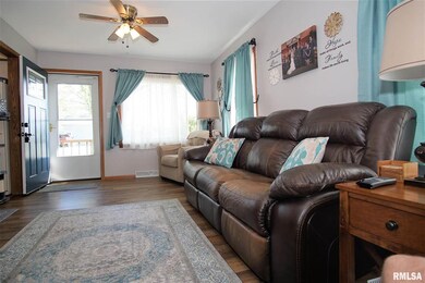 621 Denver St, Lincoln, IL 62656 - photo 7