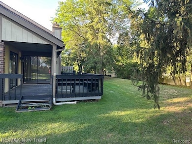 7391 Radcliff Dr unit 49, West Bloomfield, MI 48322 - photo 3