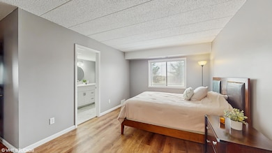 07_2371DeerpathDr_Unit101_2014_HiRes