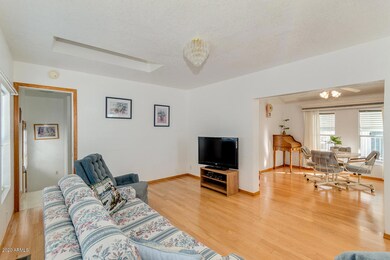 AZ room/Front room