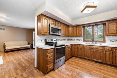 05_3888LinkeRd_5_Kitchen_LowRes