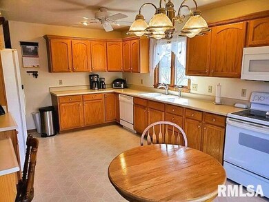 1430 W 52nd St, Davenport, IA 52806 - photo 7