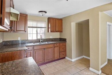 13610 S Vesta Ave, Compton, CA 90222 - photo 4