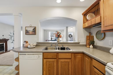 221 N Chicago Ave unit 3, South Milwaukee, WI 53172 - photo 4