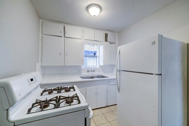 2202 Park St unit 10, Houston, TX 77019 - photo 2