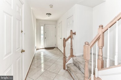 2449 Clover Field Cir, Herndon, VA 20171 - photo 2