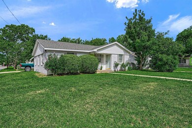 1302 N Brents Ave, Sherman, TX 75090 - photo 2