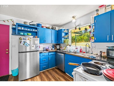 1623 S 11th St, Cottage Grove, OR 97424 - photo 4