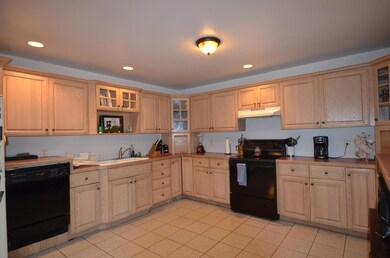 24 Shapleigh Rd, Kittery, ME 03904 - photo 2